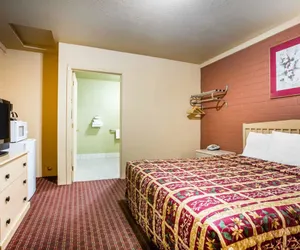 Photo 5 - Jefferson Inn