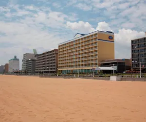 Photo 2 - Fairfield Inn & Suites by Marriott Virginia Beach Oceanfront