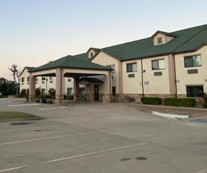 Photo 2 - Days Inn by Wyndham Coffeyville