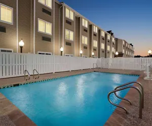 Photo 2 - Super 8 by Wyndham San Antonio Airport North