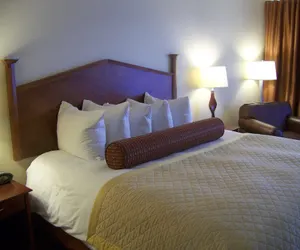 Photo 5 - Norfolk Country Inn & Suites