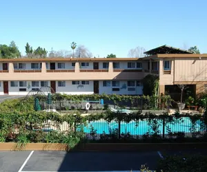 Photo 2 - Stanford Motor Inn Palo Alto