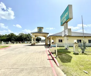 Photo 2 - Luxury Inn & Suites Liberty