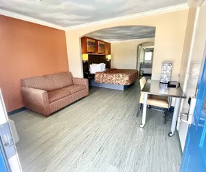 Photo 4 - Luxury Inn & Suites Liberty