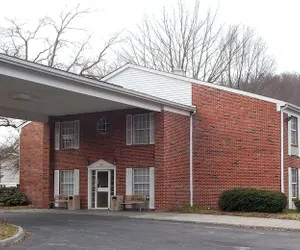 Photo 2 - Americourt Hotel