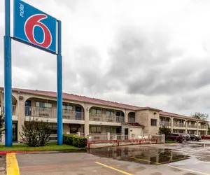 Photo 2 - Motel 6 San Antonio, Tx - Frost Bank Center