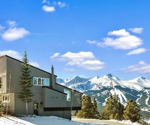 Photo 2 - Gold Point Resort Breckenridge by Vacatia