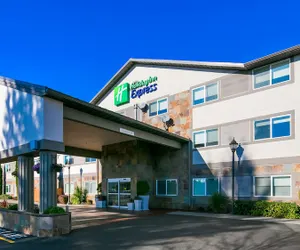 Photo 2 - Holiday Inn Express & Suites Everett by IHG