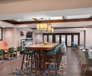 Photo 4 - Hampton Inn & Suites Fresno