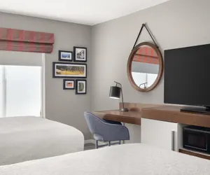 Photo 5 - Hampton Inn & Suites Fresno
