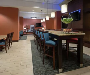 Photo 4 - Hampton Inn & Suites Bremerton