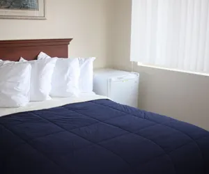 Photo 4 - Main Street Lodge and Suites