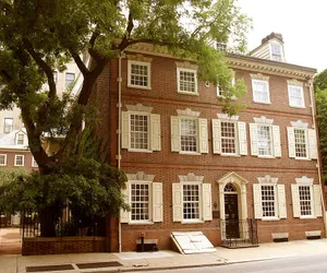 Photo 2 - Morris House Hotel