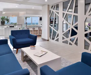 Photo 4 - Cabana Shores Inn