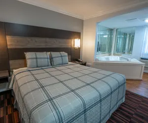 Photo 4 - Hyannis Plaza Hotel