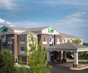 Photo 2 - Holiday Inn Express Hotel & Suites Chanhassen by IHG