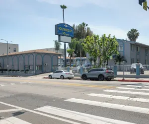 Photo 2 - Hollywood City Inn