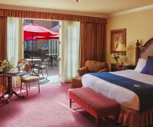 Photo 5 - Carlton Hotel