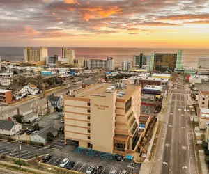 Photo 2 - The Atrium Resort, Virginia Beach by Vacatia