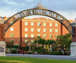 Photo 2 - Hampton Inn & Suites Tampa/Ybor City/Downtown