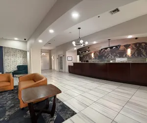 Photo 2 - La Quinta Inn & Suites by Wyndham Albuquerque Midtown
