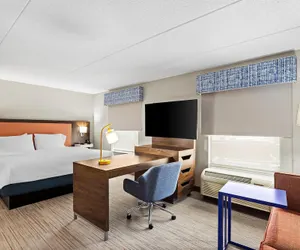 Photo 5 - Hampton Inn & Suites Bolingbrook