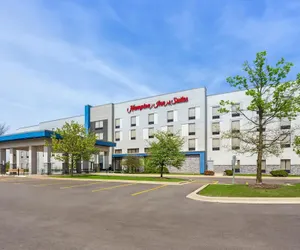 Photo 2 - Hampton Inn & Suites Bolingbrook