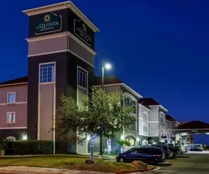 Photo 2 - La Quinta Inn & Suites by Wyndham Laredo Airport