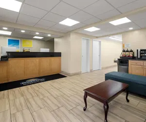 Photo 4 - Days Inn by Wyndham Murphy