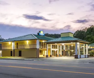 Photo 2 - Days Inn by Wyndham Murphy