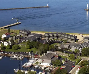 Photo 2 - Harbor Lights Resort