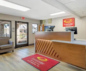 Photo 4 - Econo Lodge Inn & Suites Gatlinburg at the Convention Center