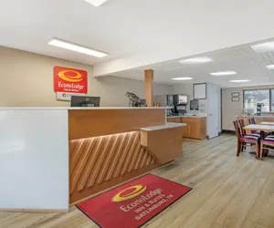 Photo 2 - Econo Lodge Inn & Suites Gatlinburg at the Convention Center