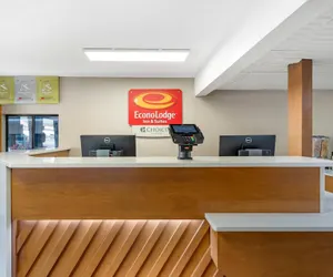 Photo 3 - Econo Lodge Inn & Suites Gatlinburg at the Convention Center