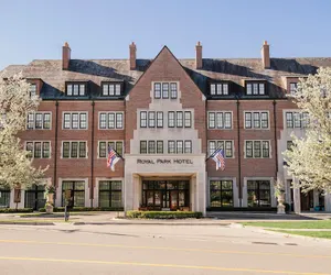 Photo 2 - Royal Park Hotel