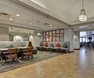 Photo 5 - Hampton Inn & Suites Newark-Harrison-Riverwalk