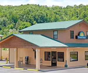 Photo 2 - Days Inn by Wyndham Cherokee Near Casino