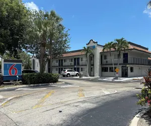 Photo 2 - Motel 6 Riviera Beach, FL