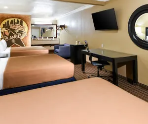 Photo 2 - Hollywood Inn Express South