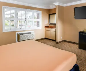 Photo 5 - Hollywood Inn Express South