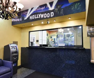 Photo 3 - Hollywood Inn Express South