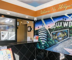 Photo 3 - Hollywood Inn Express North
