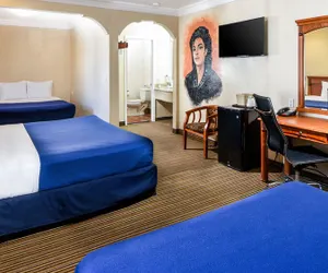 Photo 5 - Hollywood Inn Express North