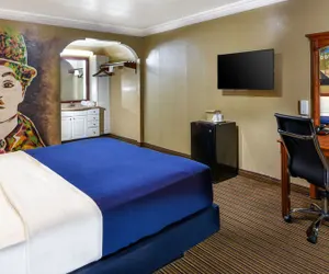 Photo 4 - Hollywood Inn Express North
