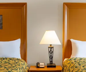 Photo 2 - Motel 6 – Aberdeen, WA