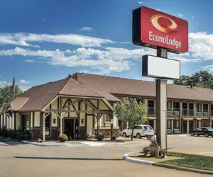 Photo 2 - Econo Lodge University