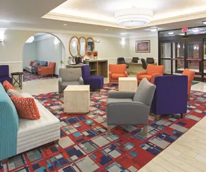 Photo 3 - La Quinta Inn & Suites by Wyndham Gallup