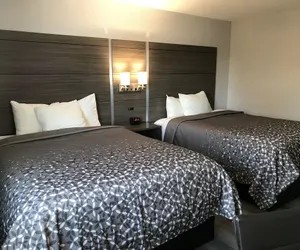 Photo 2 - HomeTown Inn