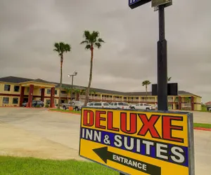 Photo 2 - Deluxe Inn & Suites