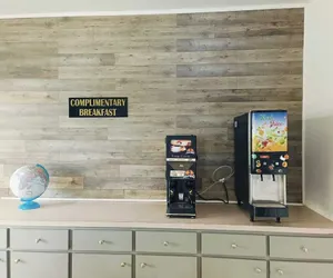Photo 3 - Hotel O Regency Suites Houston - IAH Beltway 8